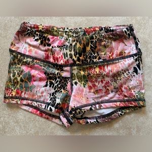 FLEO 2.5” mid rise shorts